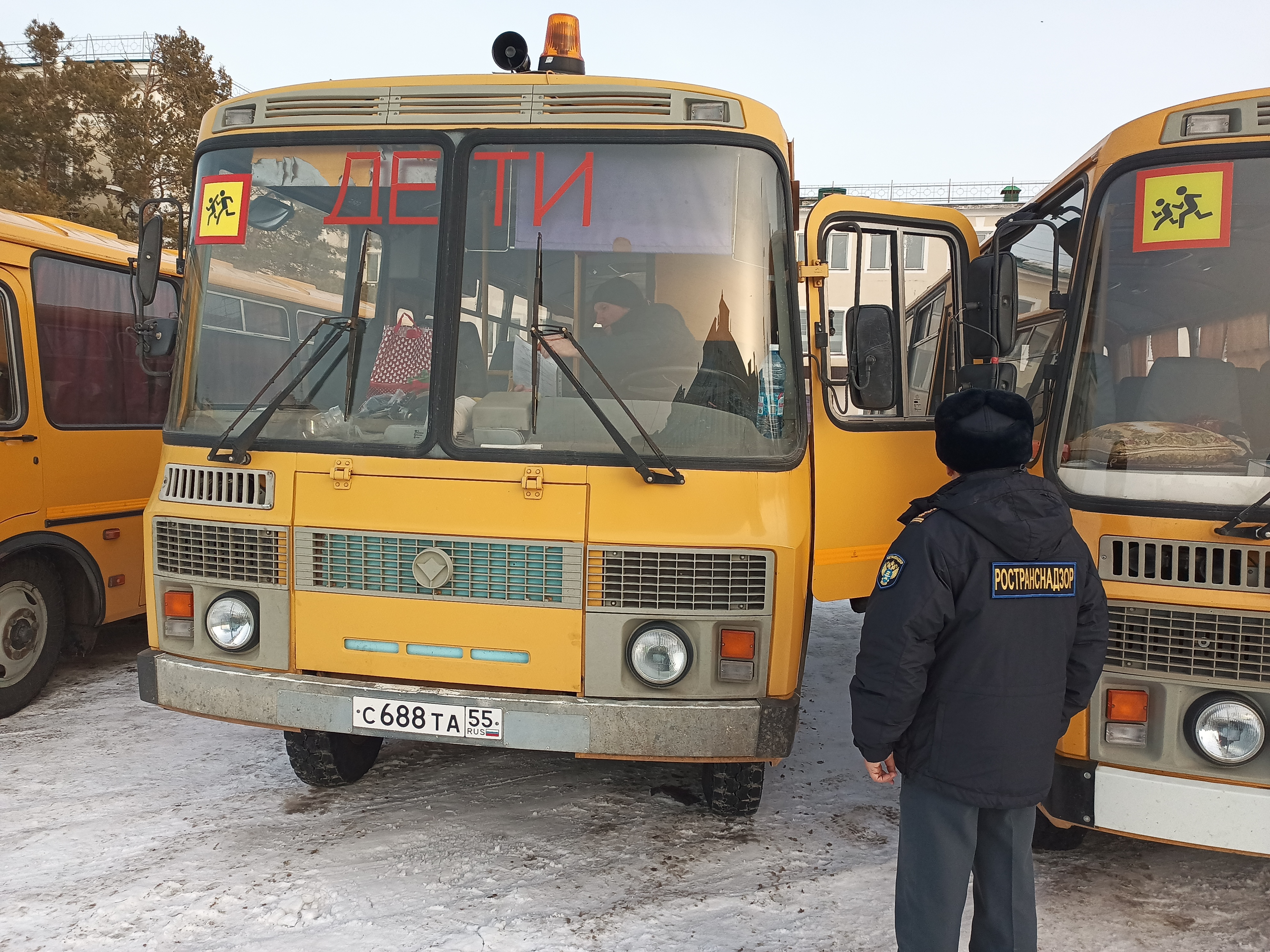 ТОГАДН Омский провел рейд по перевозкам детей в новогодние дни